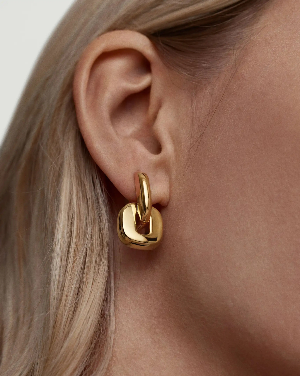 WONDER HOOP EARRINGS