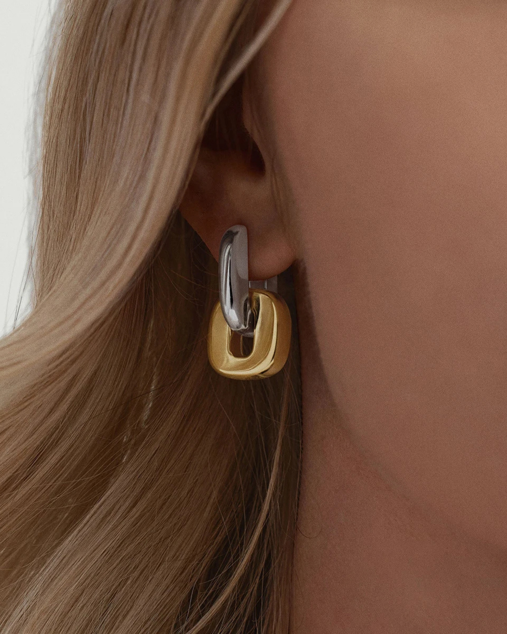 WONDER HOOP EARRINGS