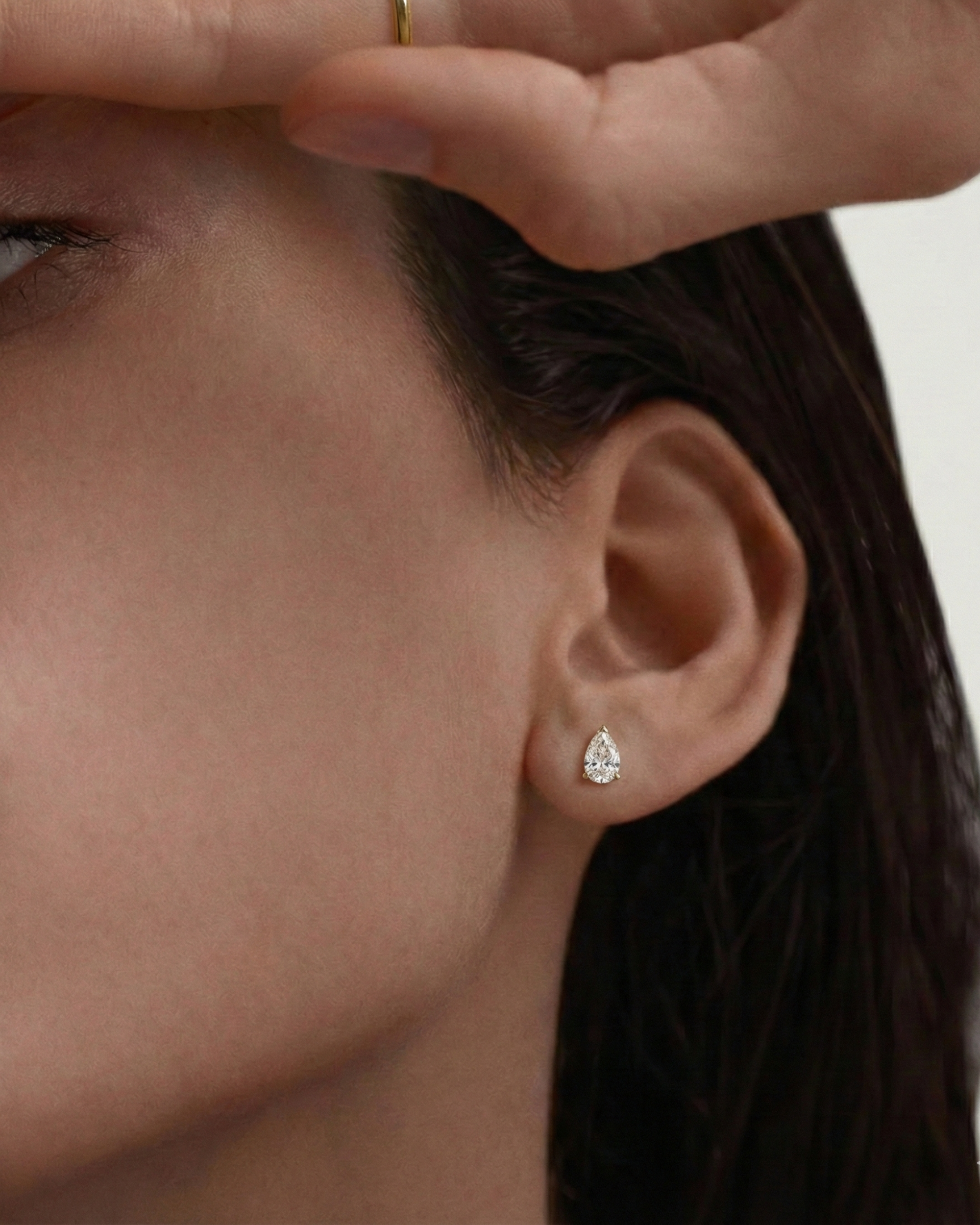 BRIGHT STUD EARRINGS