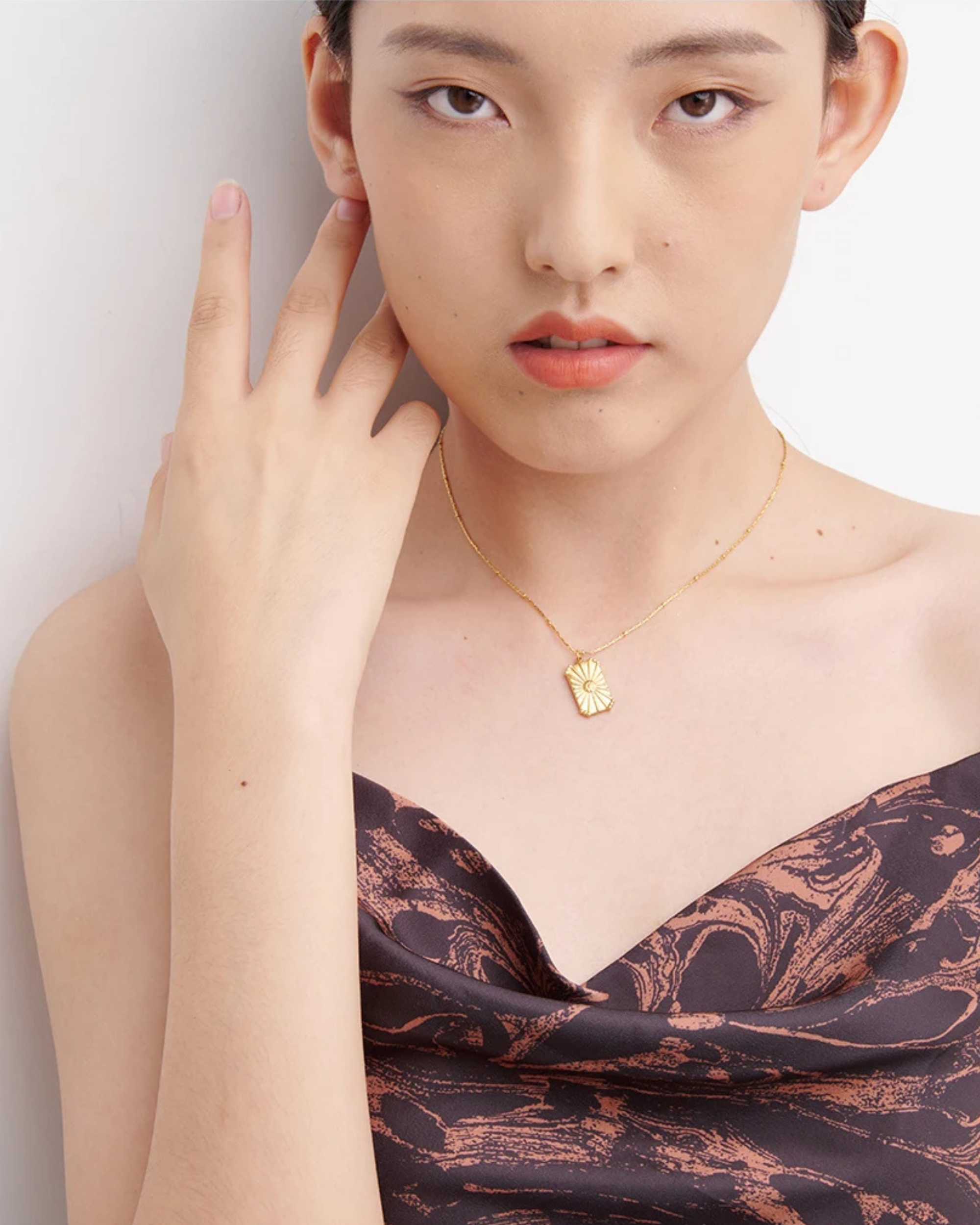 SQUARE PENDANT NECKLACE