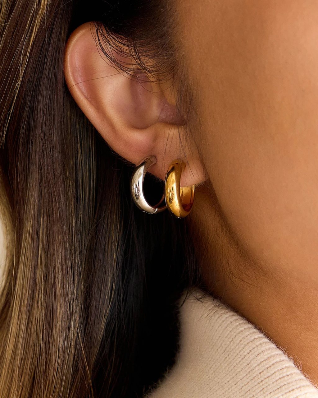 DAILY HOOP EARRINGS