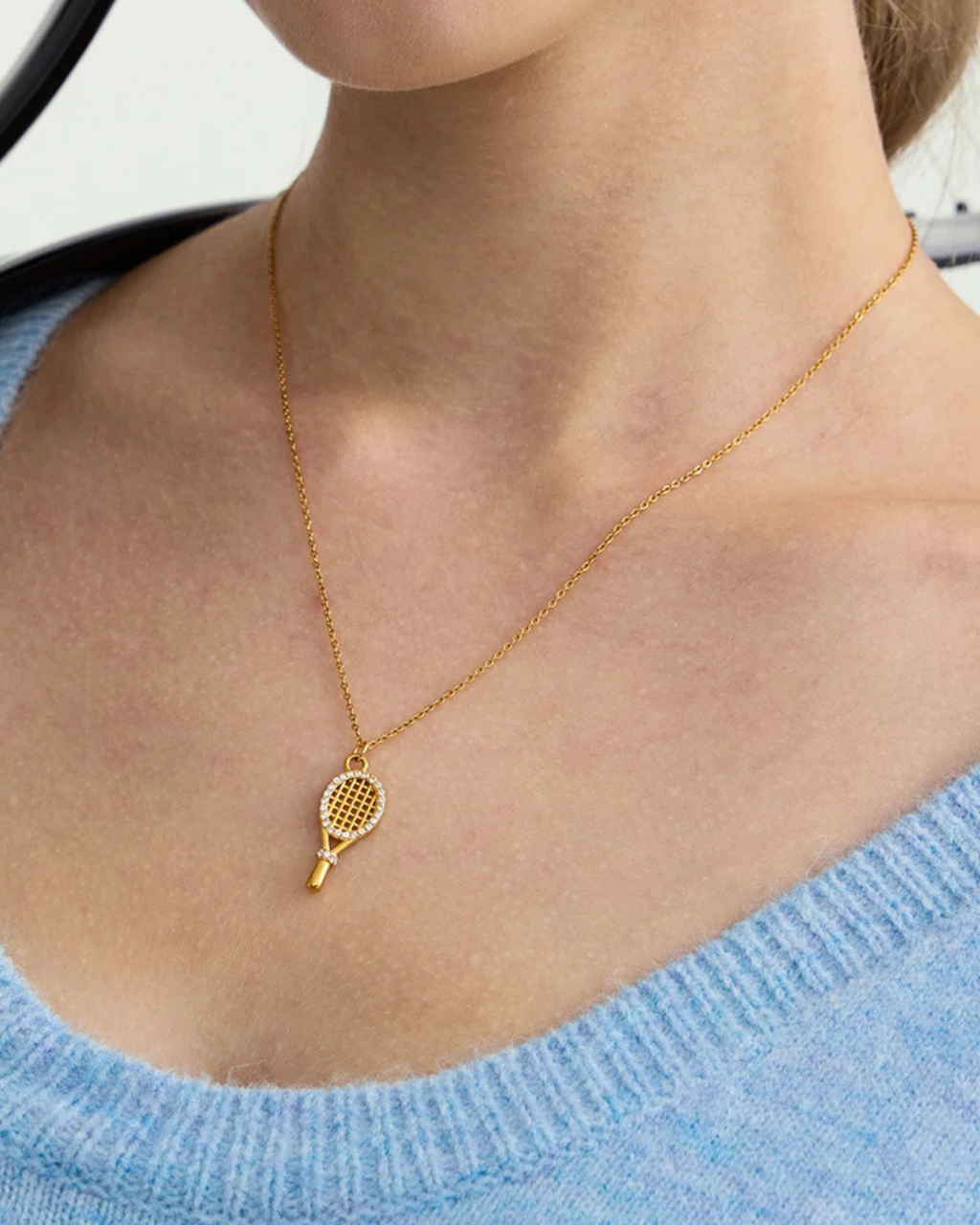 ROLAND PENDANT NECKLACE