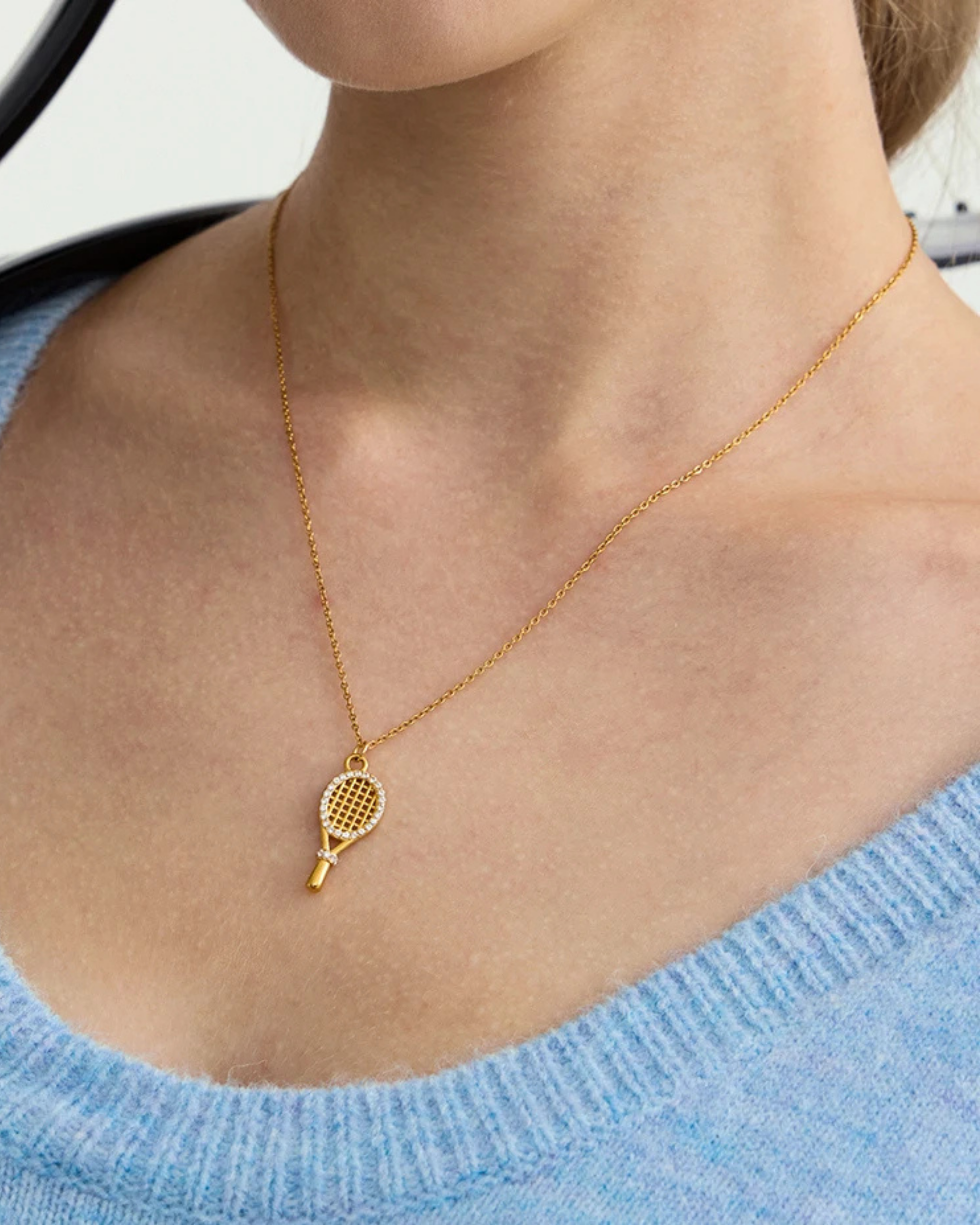 ROLAND PENDANT NECKLACE