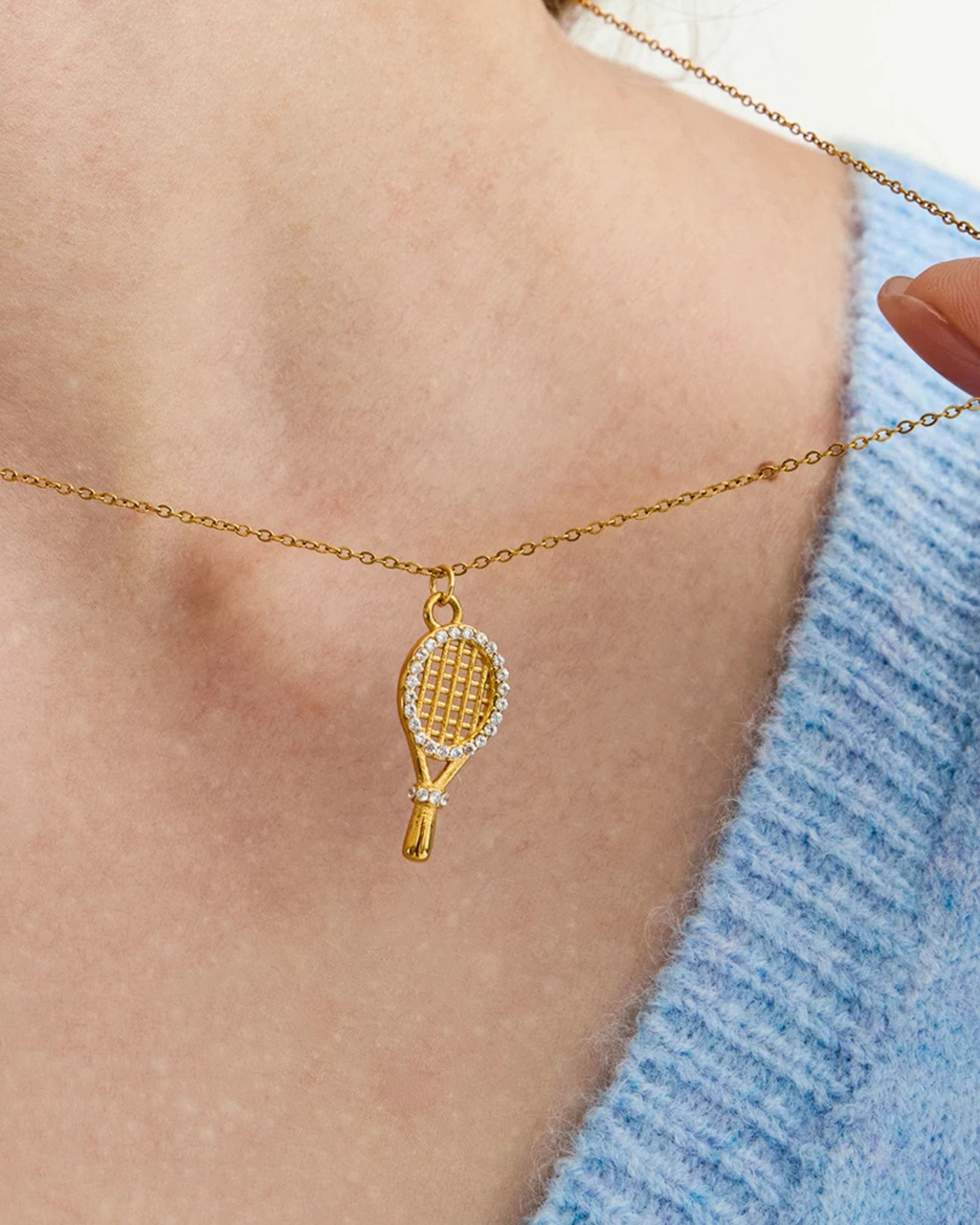 ROLAND PENDANT NECKLACE