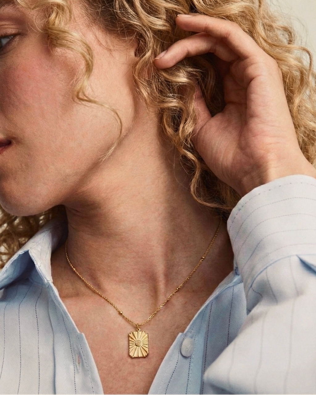 SQUARE PENDANT NECKLACE