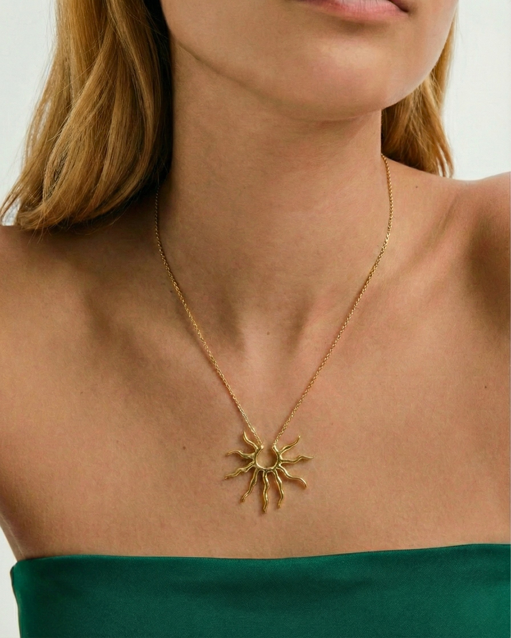SOLARA PENDANT NECKLACE