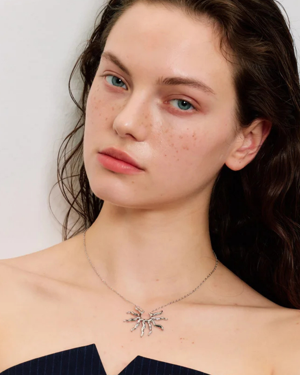 SOLARA PENDANT NECKLACE