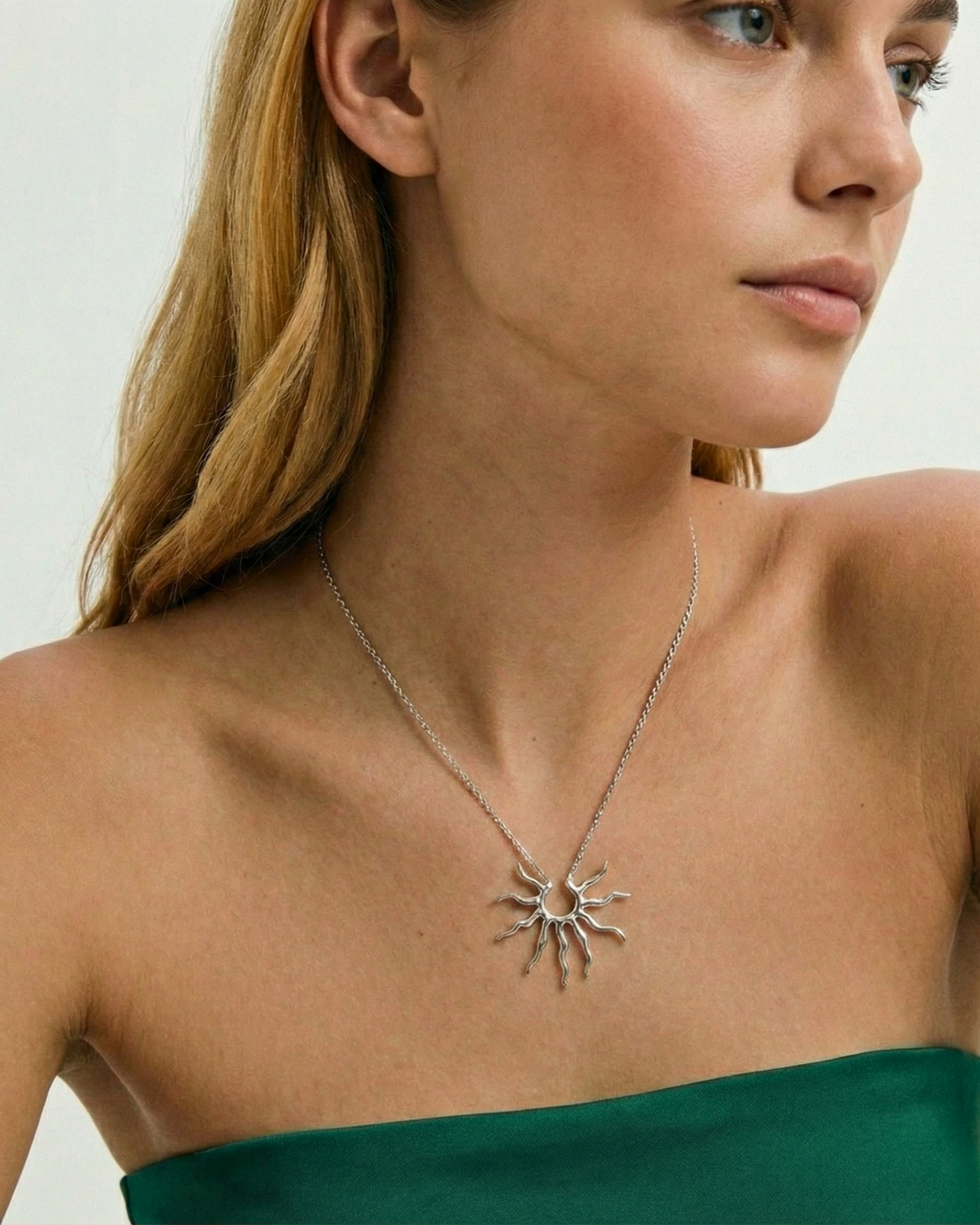 SOLARA PENDANT NECKLACE